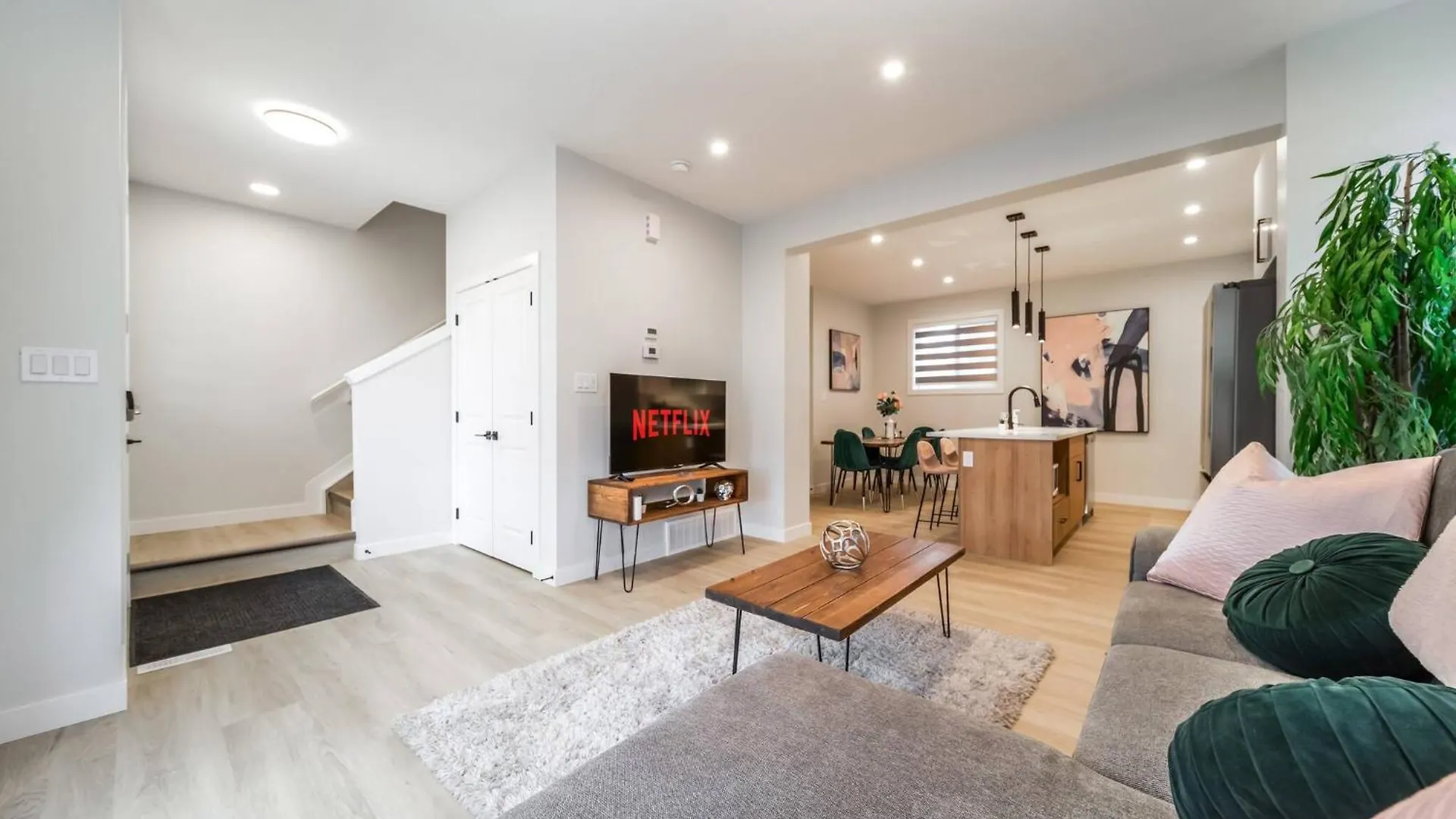 Exoticlushquietretreatkingbed|Wifi|Parking|Wem Villa Edmonton Canada
